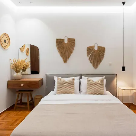 Phaedrus Living Kolonaki Maple *